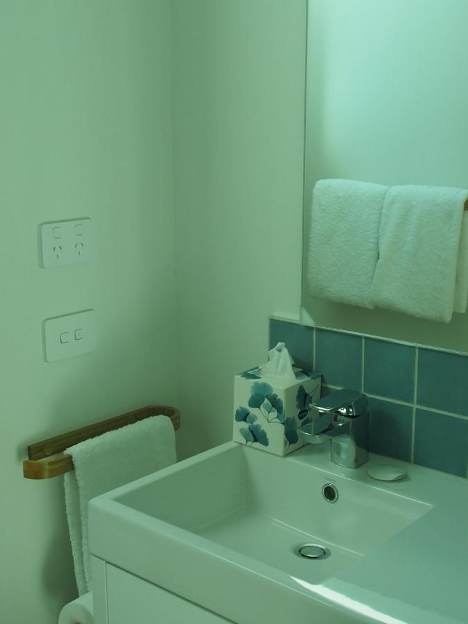 Boutique Tiny House - Te Anau Country Accommodation Eksteriør billede